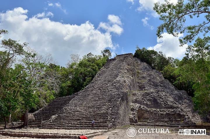 Discovery site of the Mayan glyph panel